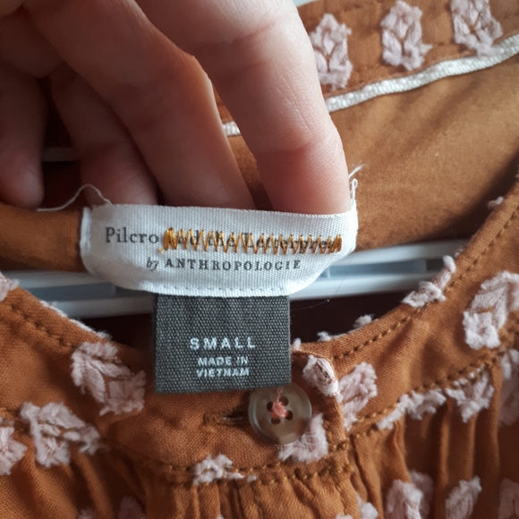 Small pilcro blouse from Anthropologie - Picture 5 of 7
